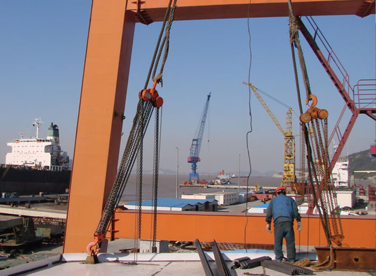 起重葫蘆在船舶制造中的應(yīng)用案例03.jpg